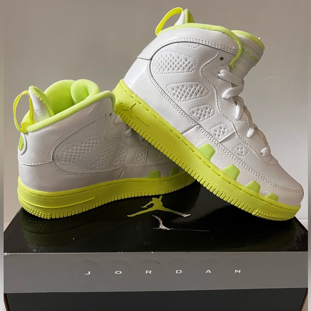 New Air Jordan Fusion 9 Kids Size 3~Vintage Air Jordan Shoes Fusion White/Lime
